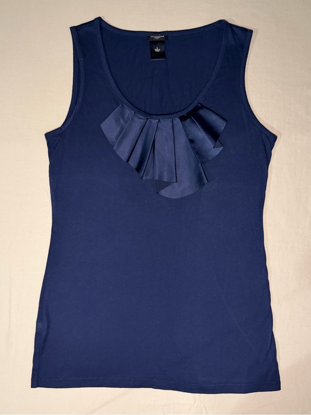 Ann Taylor Navy Sleeveless Tank with Satin Pleat Detail Size S